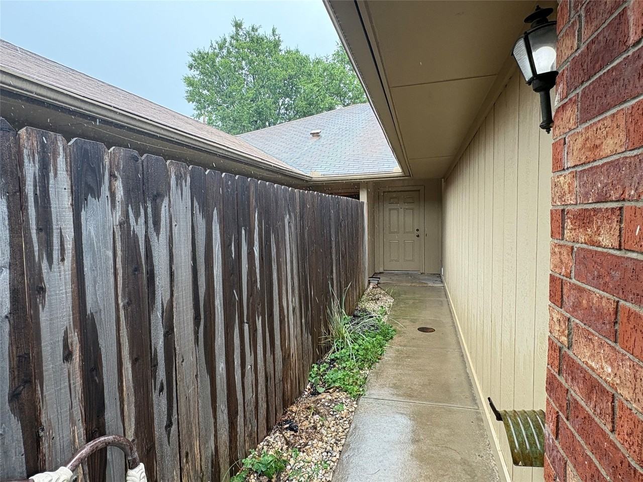 1004 Vera Ct - Photo 3 of 14