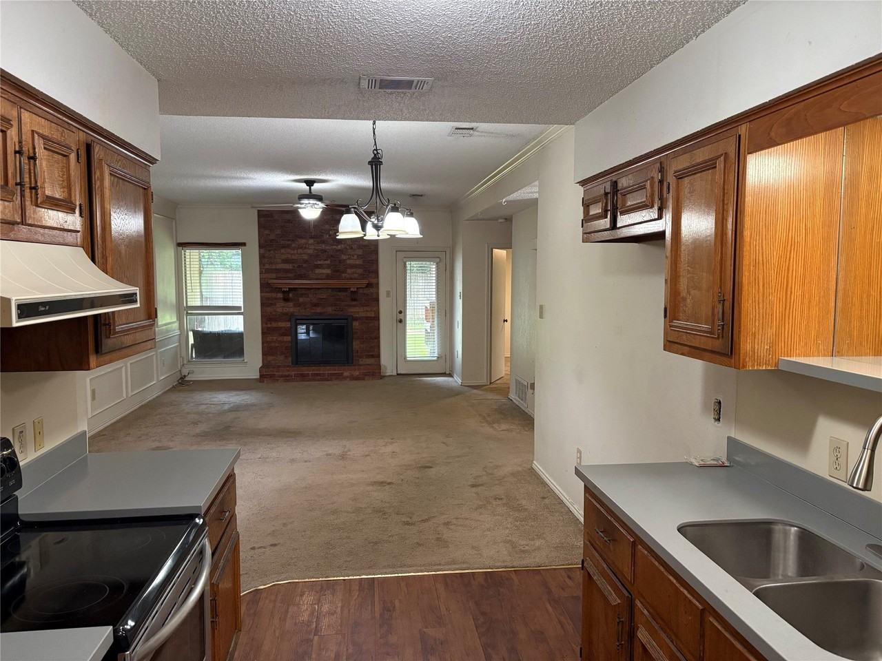 1004 Vera Ct - Photo 6 of 14