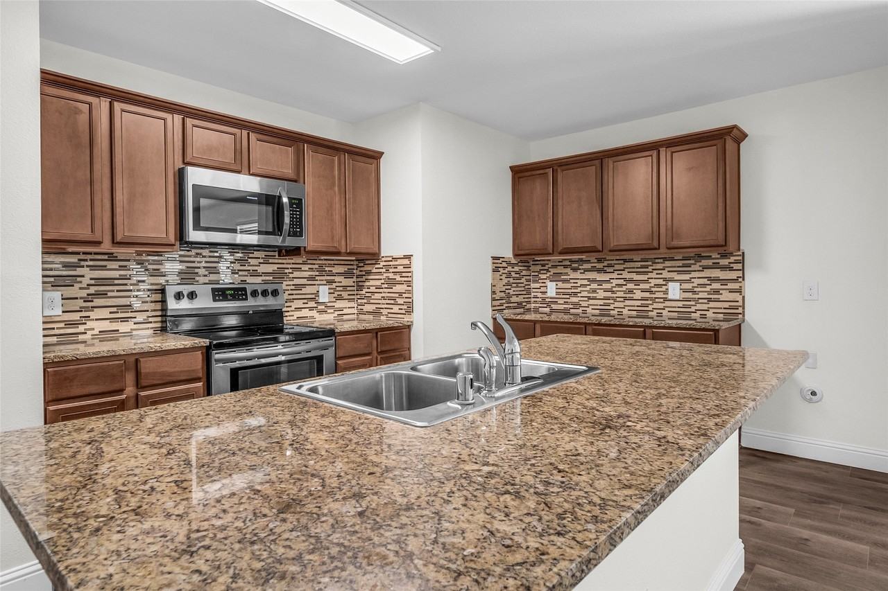 1301 Copper St - Photo 2 of 36