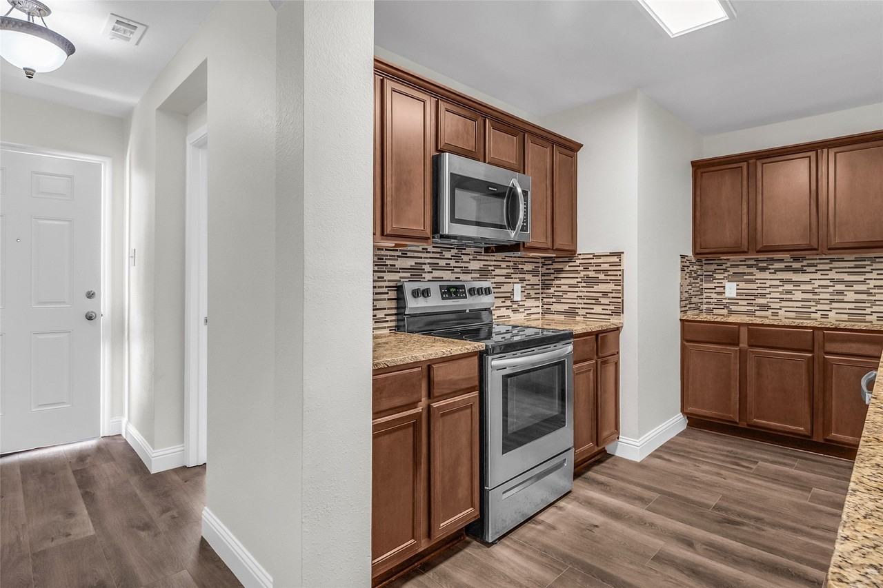 1301 Copper St - Photo 3 of 36