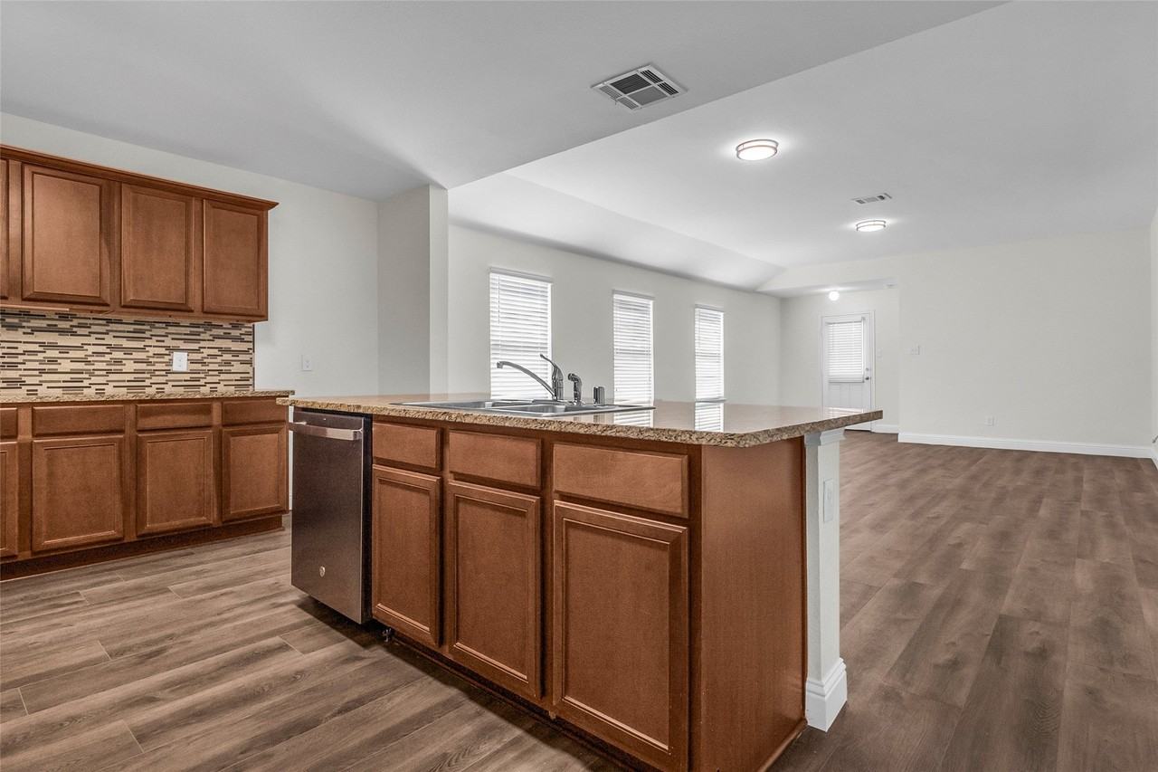 1301 Copper St - Photo 6 of 36