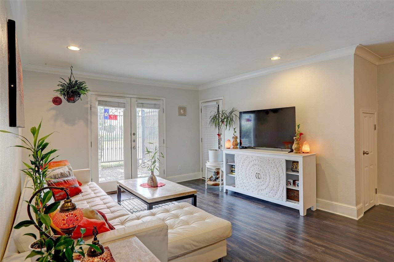 7736 Meadow Rd #102 - Photo 4 of 25
