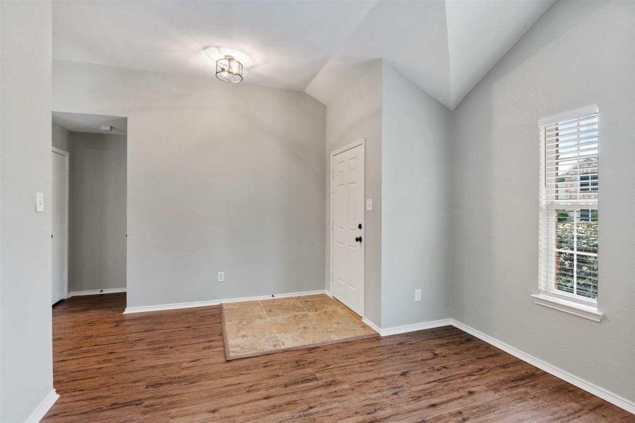 10905 Fawn Valley Dr - Photo 3 of 18
