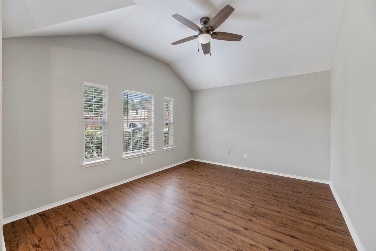 10905 Fawn Valley Dr - Photo 4 of 18