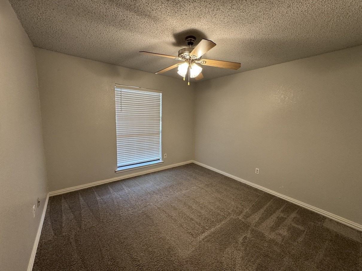 2406 Hallmark St - Photo 7 of 29