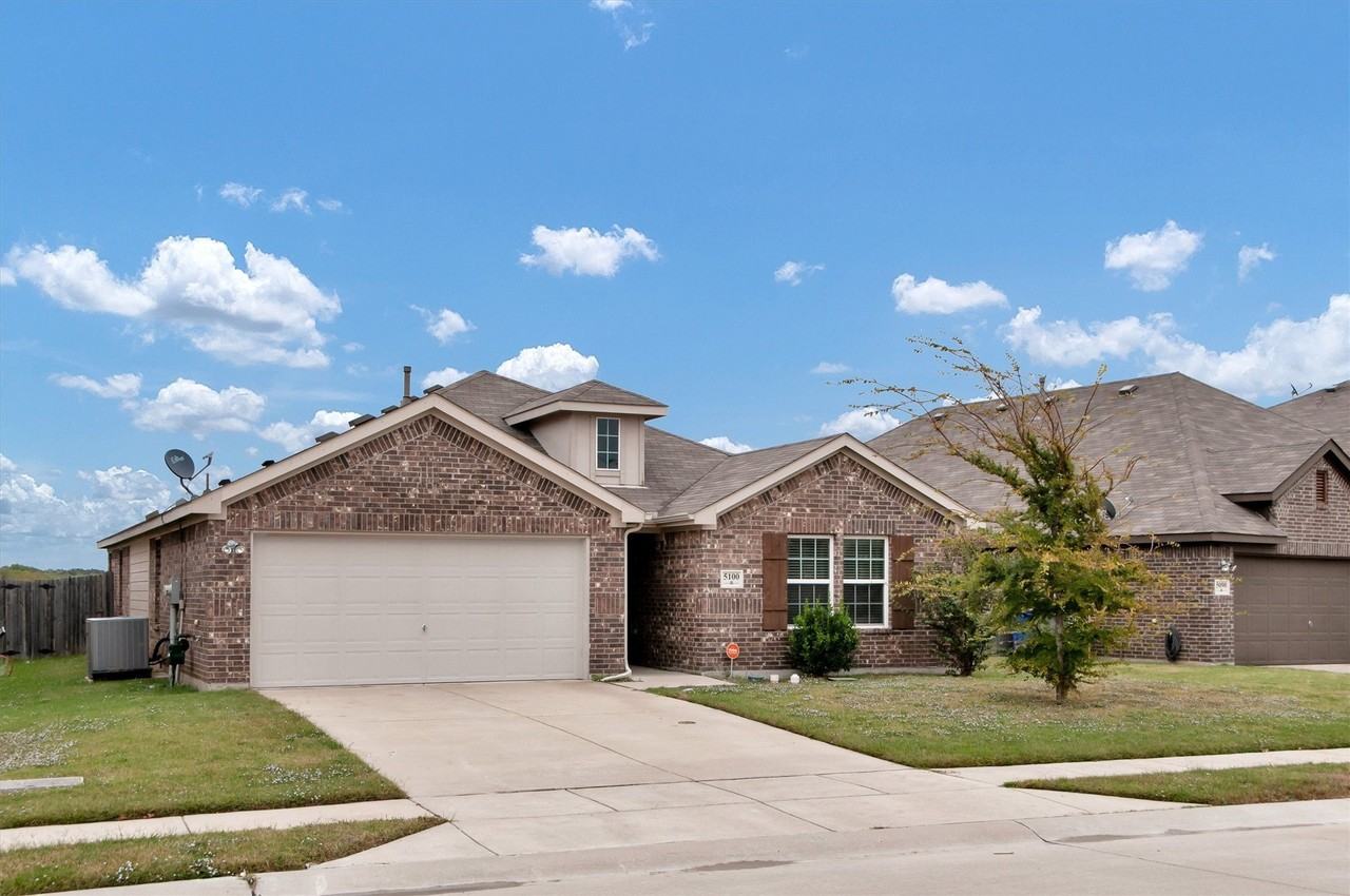 5100 Royal Springs Dr - Photo 2 of 28