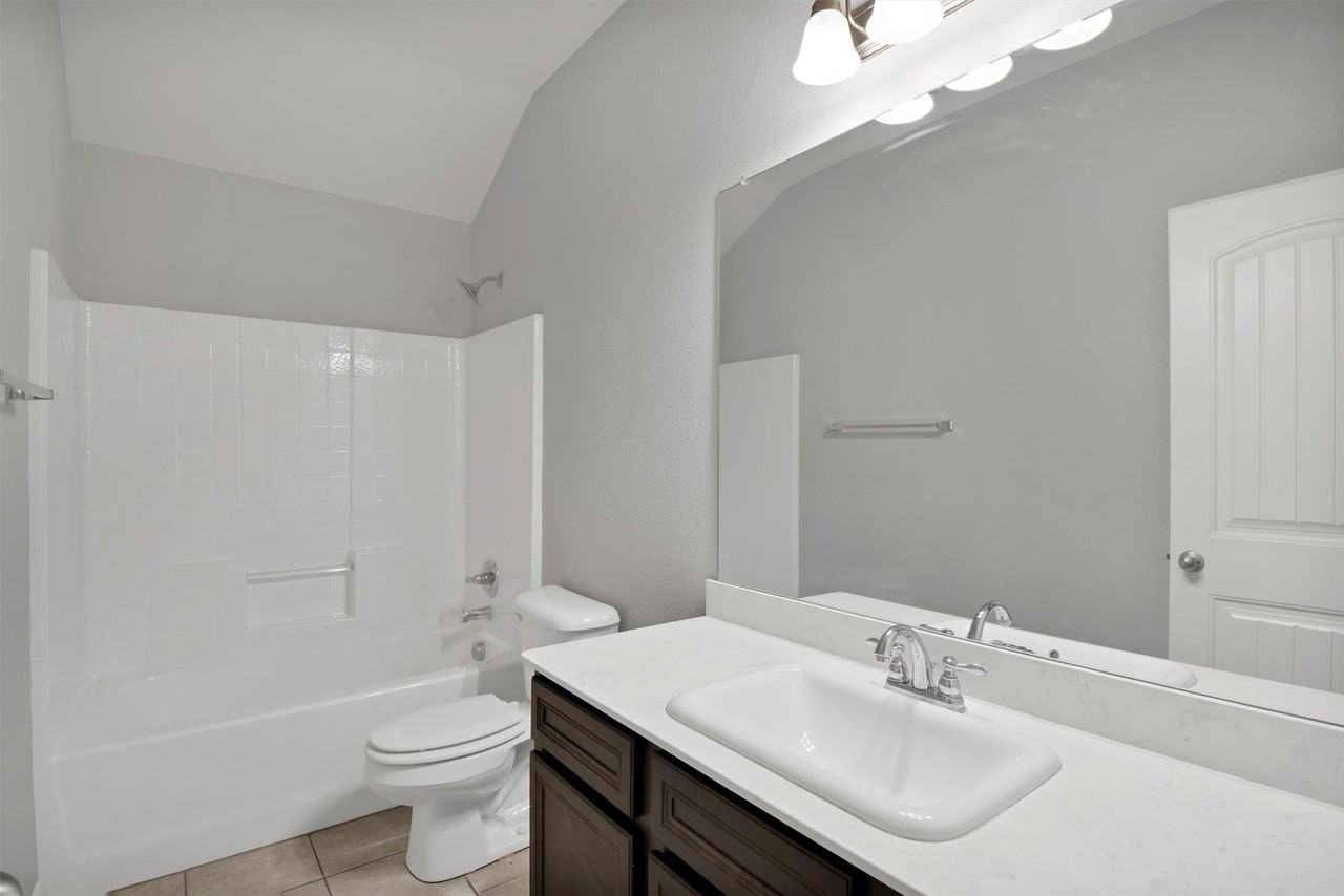 5100 Royal Springs Dr - Photo 7 of 28