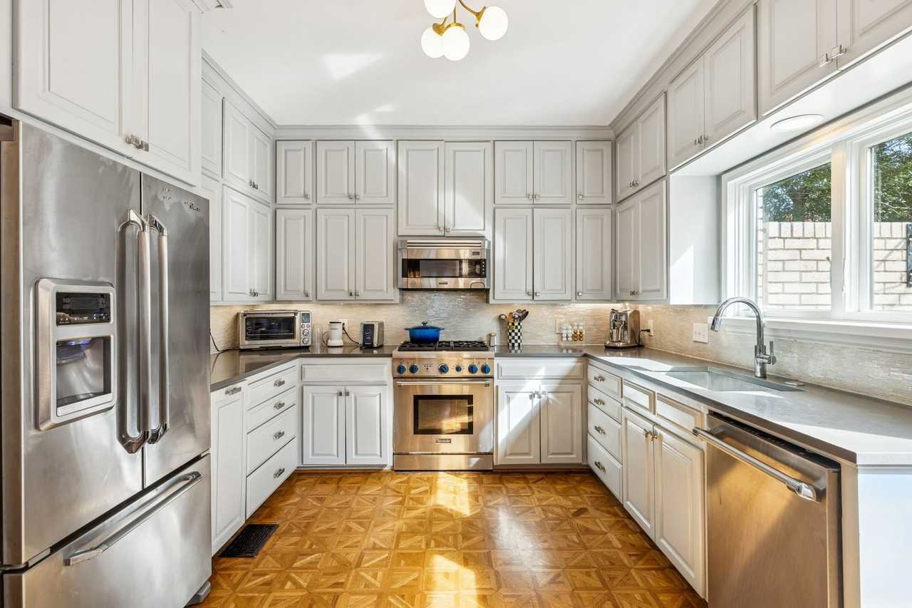 4303 University Blvd - Photo 3 of 33