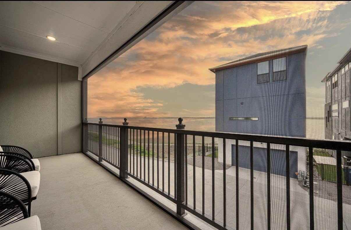 802 Resort Dr - Photo 4 of 38