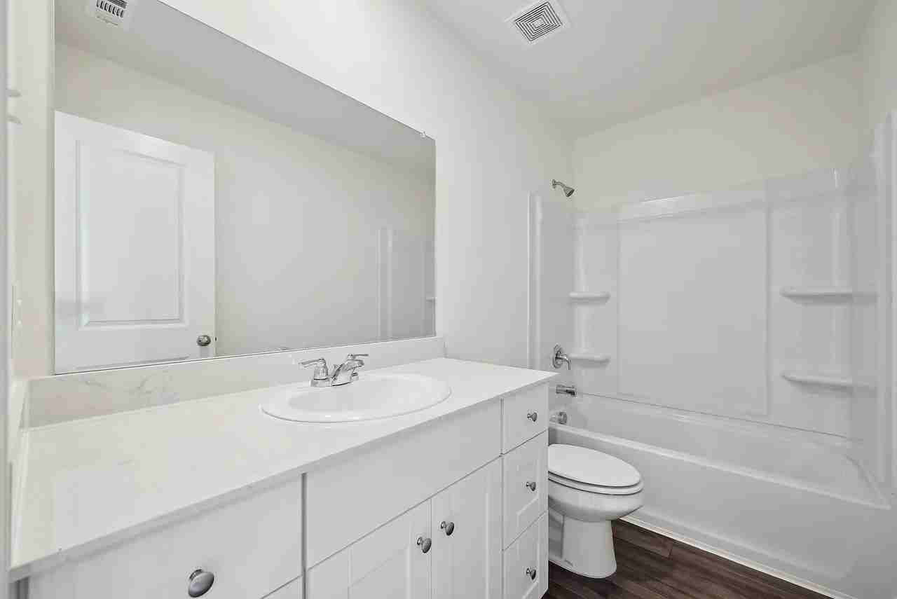 5730 Roadhouse - Photo 6 of 9