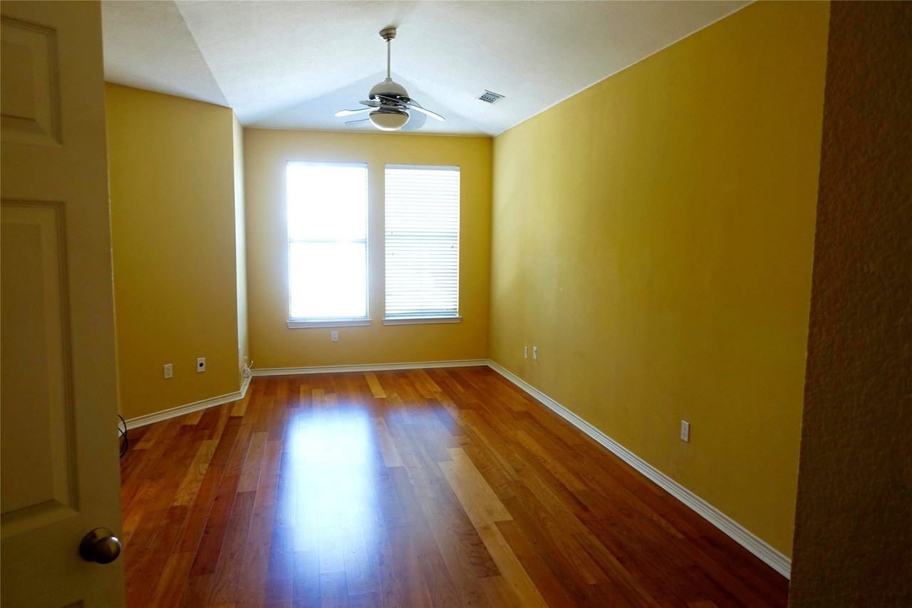 2105 Lucerne Cv - Photo 5 of 32
