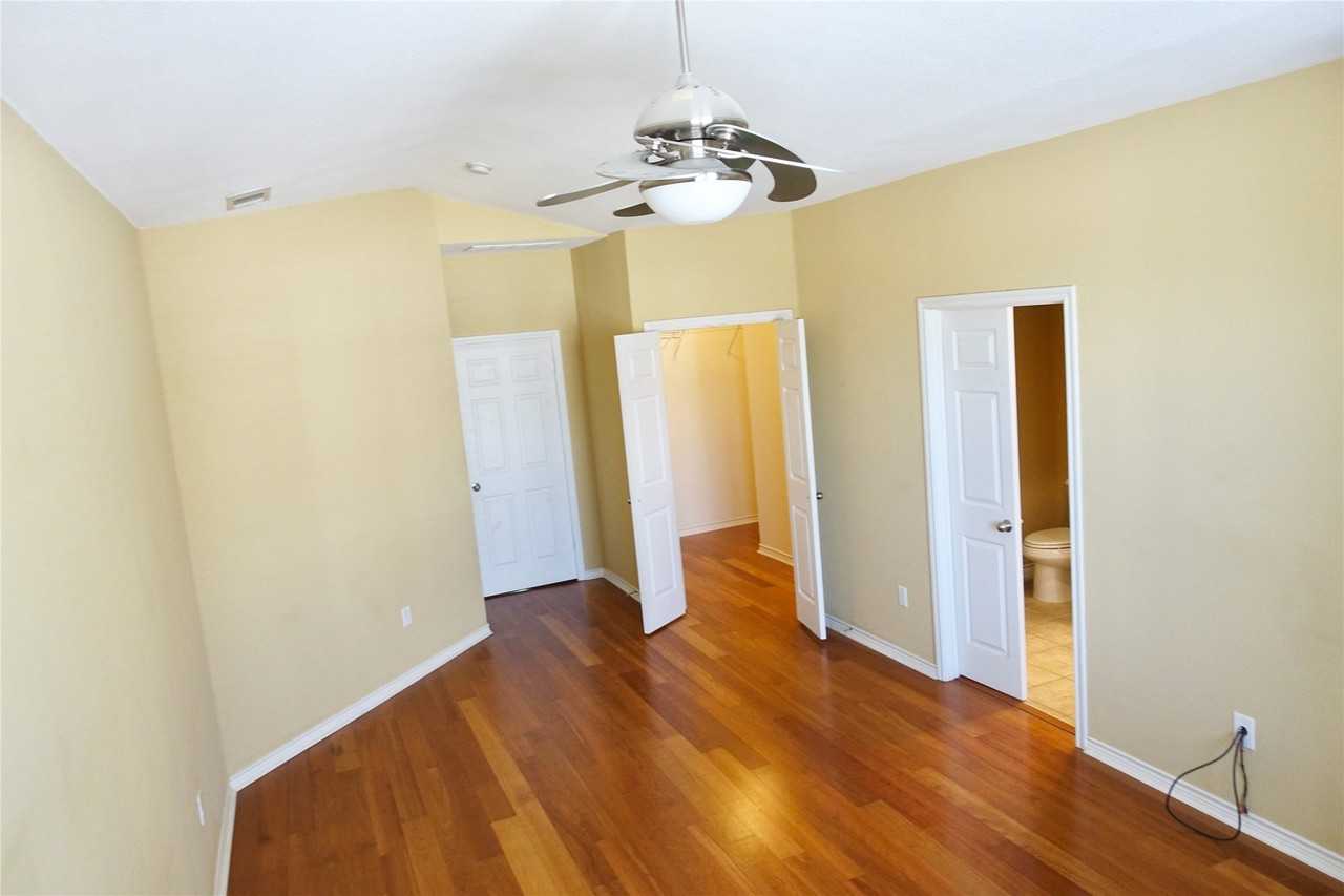 2105 Lucerne Cv - Photo 6 of 32