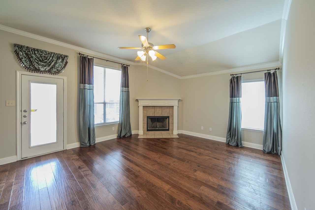8249 Fall Crest Dr - Photo 4 of 26