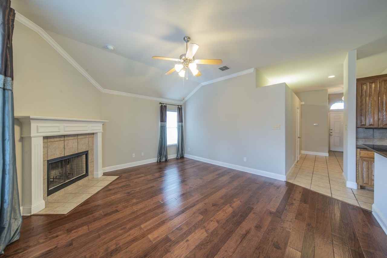 8249 Fall Crest Dr - Photo 6 of 26