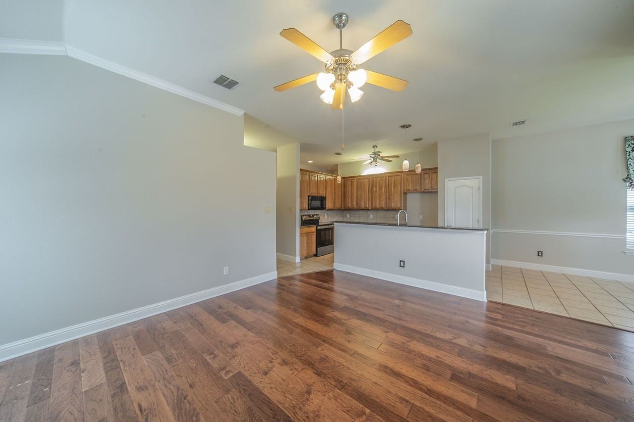 8249 Fall Crest Dr - Photo 7 of 26