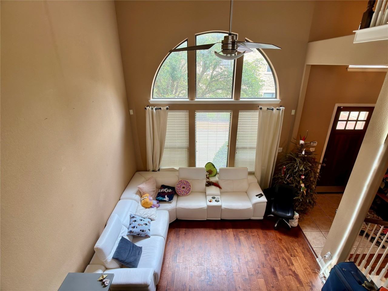 5733 Pantheon Ct - Photo 3 of 9