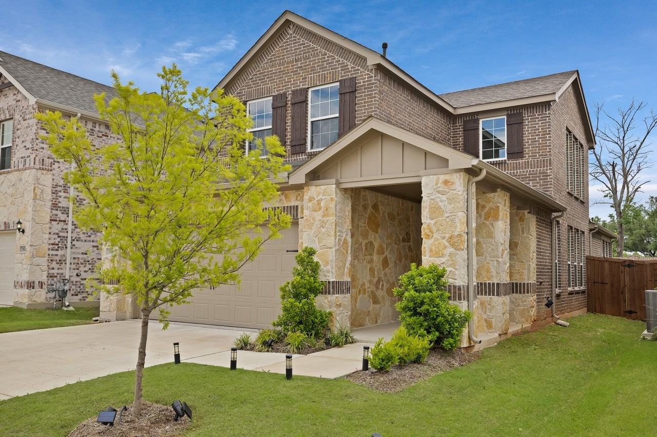 758 Creekwater Ln - Photo 2 of 26