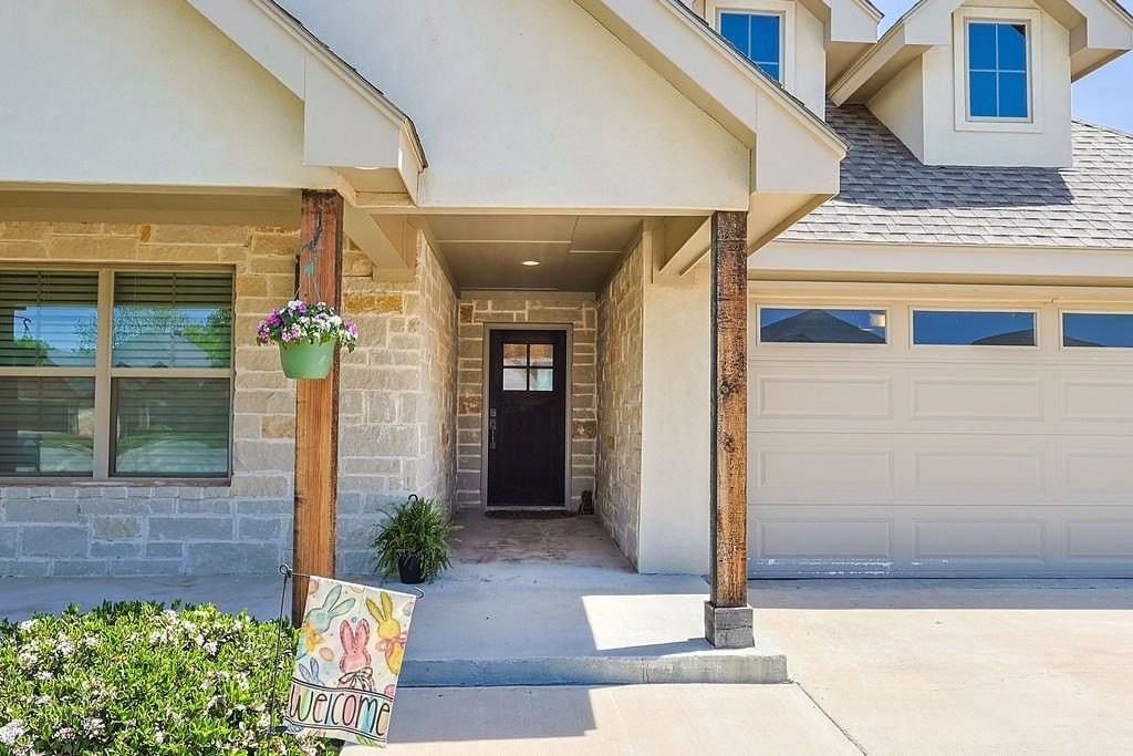 5733 Legacy Dr - Photo 2 of 24