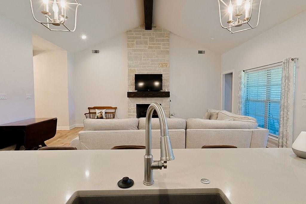 5733 Legacy Dr - Photo 4 of 24