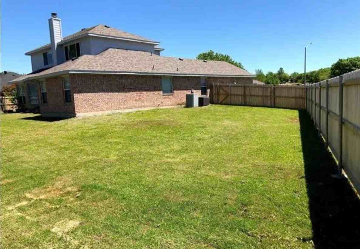 3404 Potomac Dr - Photo 2 of 10