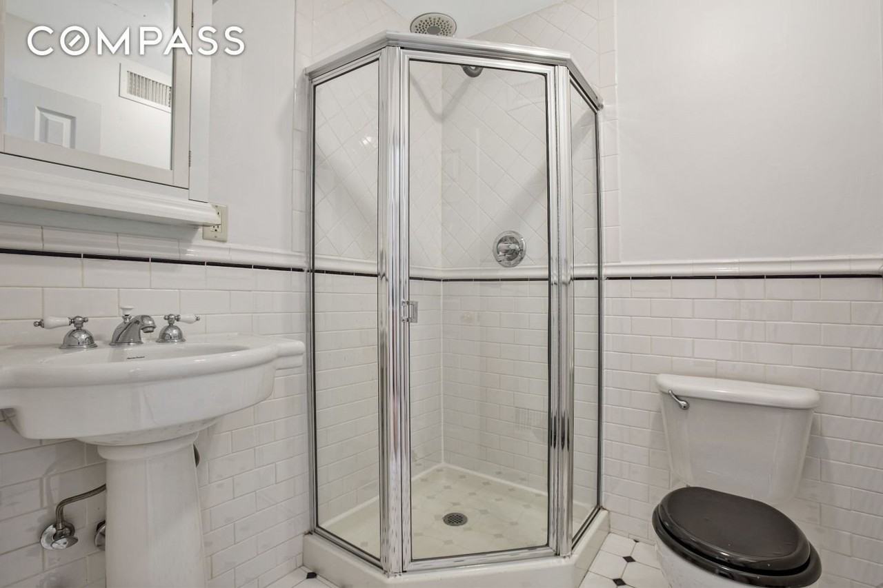 362 Eastern Pkwy #4C - Photo 4 of 7
