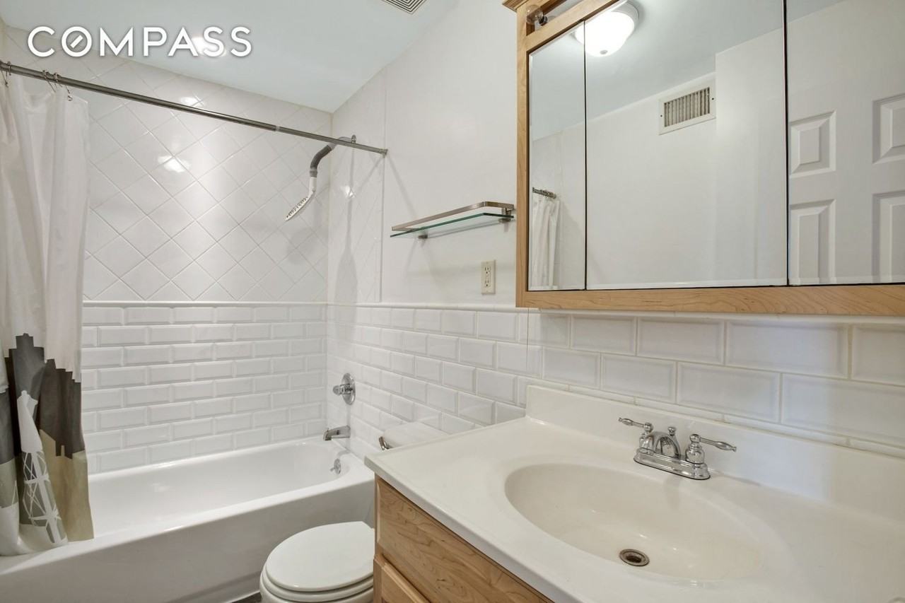 362 Eastern Pkwy #4C - Photo 6 of 7
