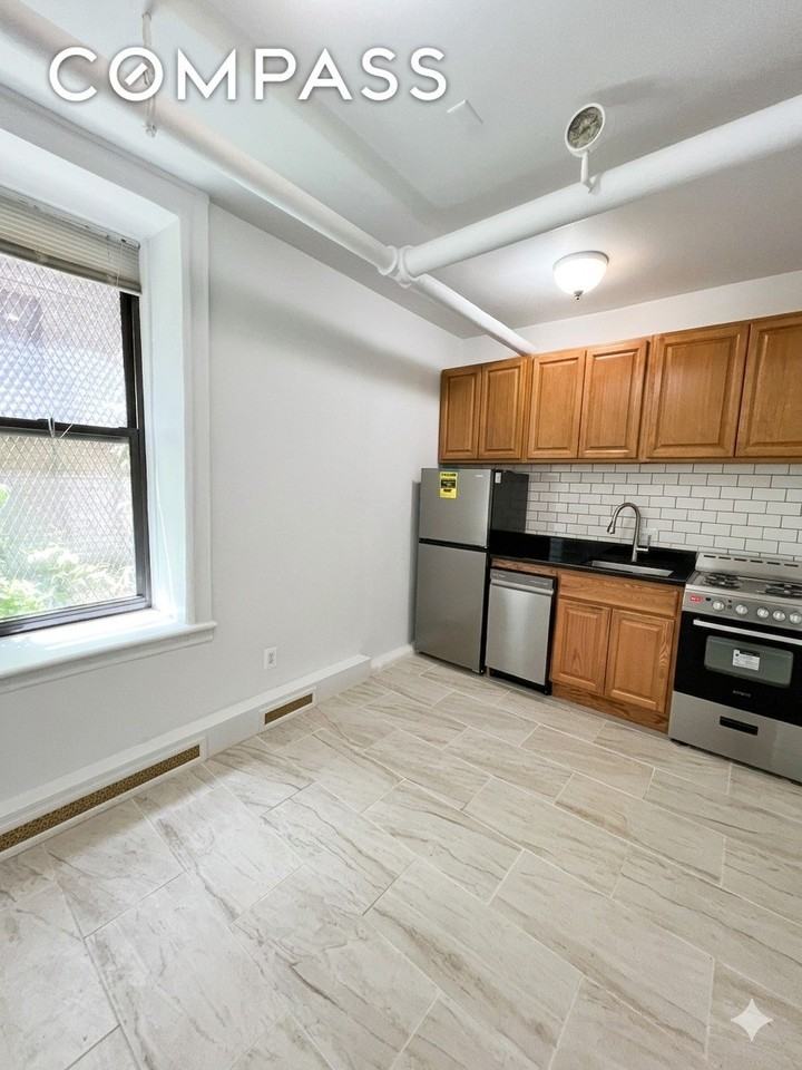 544 W 157th St #1B - Photo 3 of 7