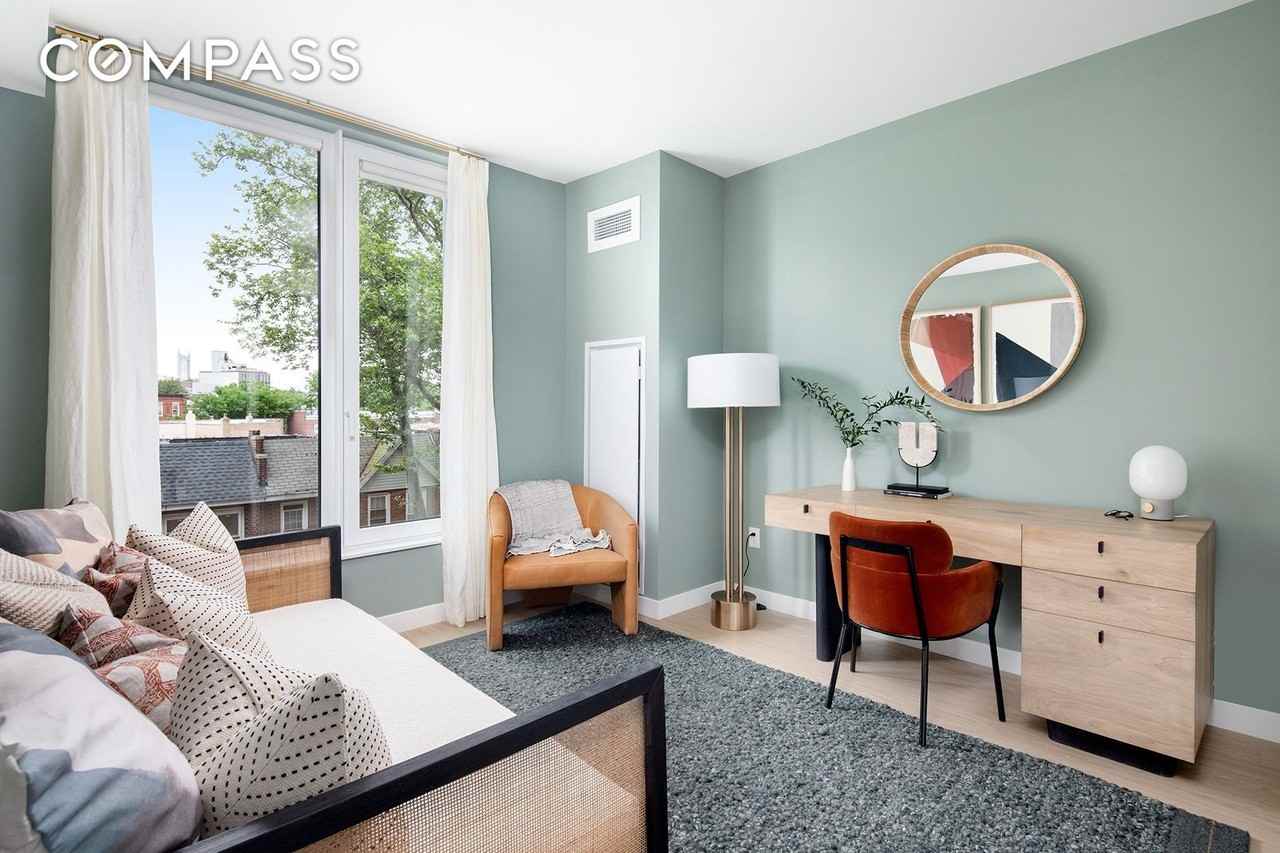 3077 Vernon Blvd #509W