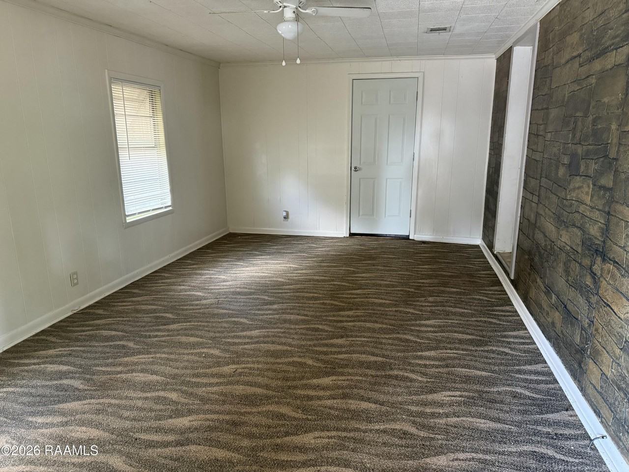135 Woodrow St - Photo 2 of 7