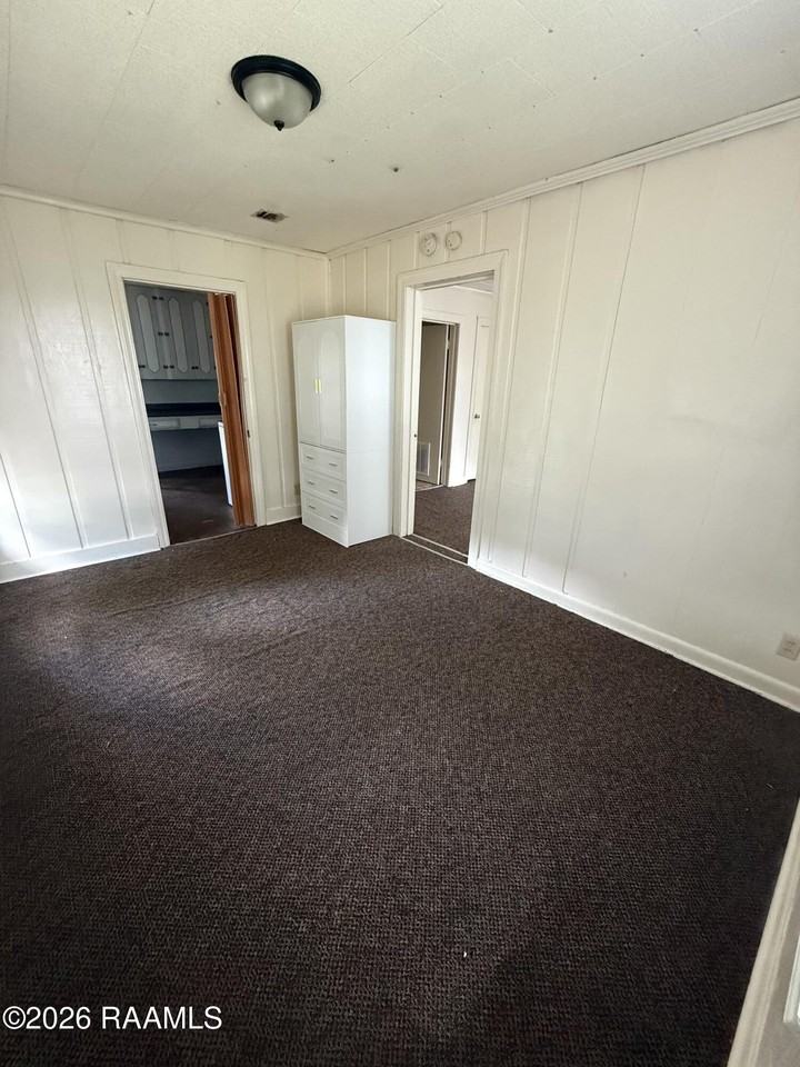 135 Woodrow St - Photo 4 of 7