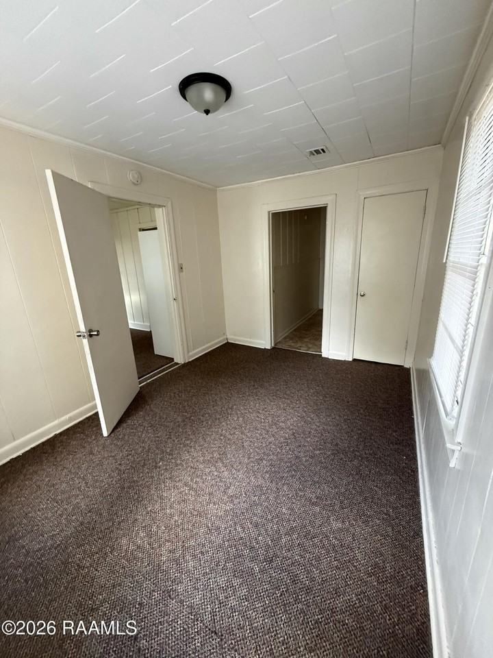 135 Woodrow St - Photo 5 of 7