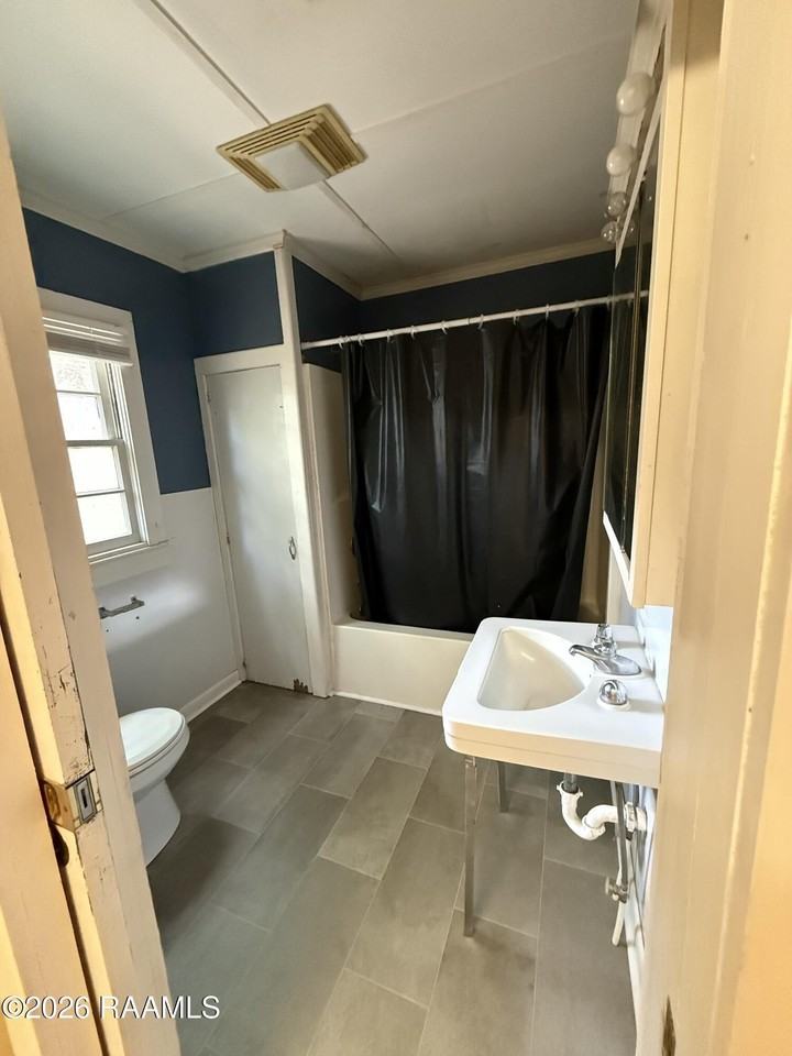 135 Woodrow St - Photo 6 of 7