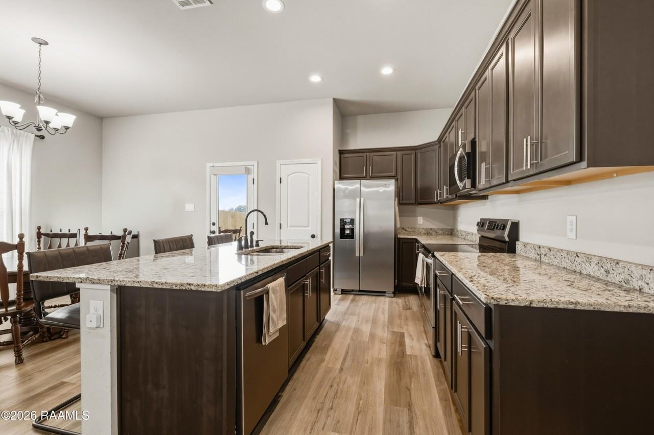 121 Gentle Crescent Ln - Photo 3 of 11