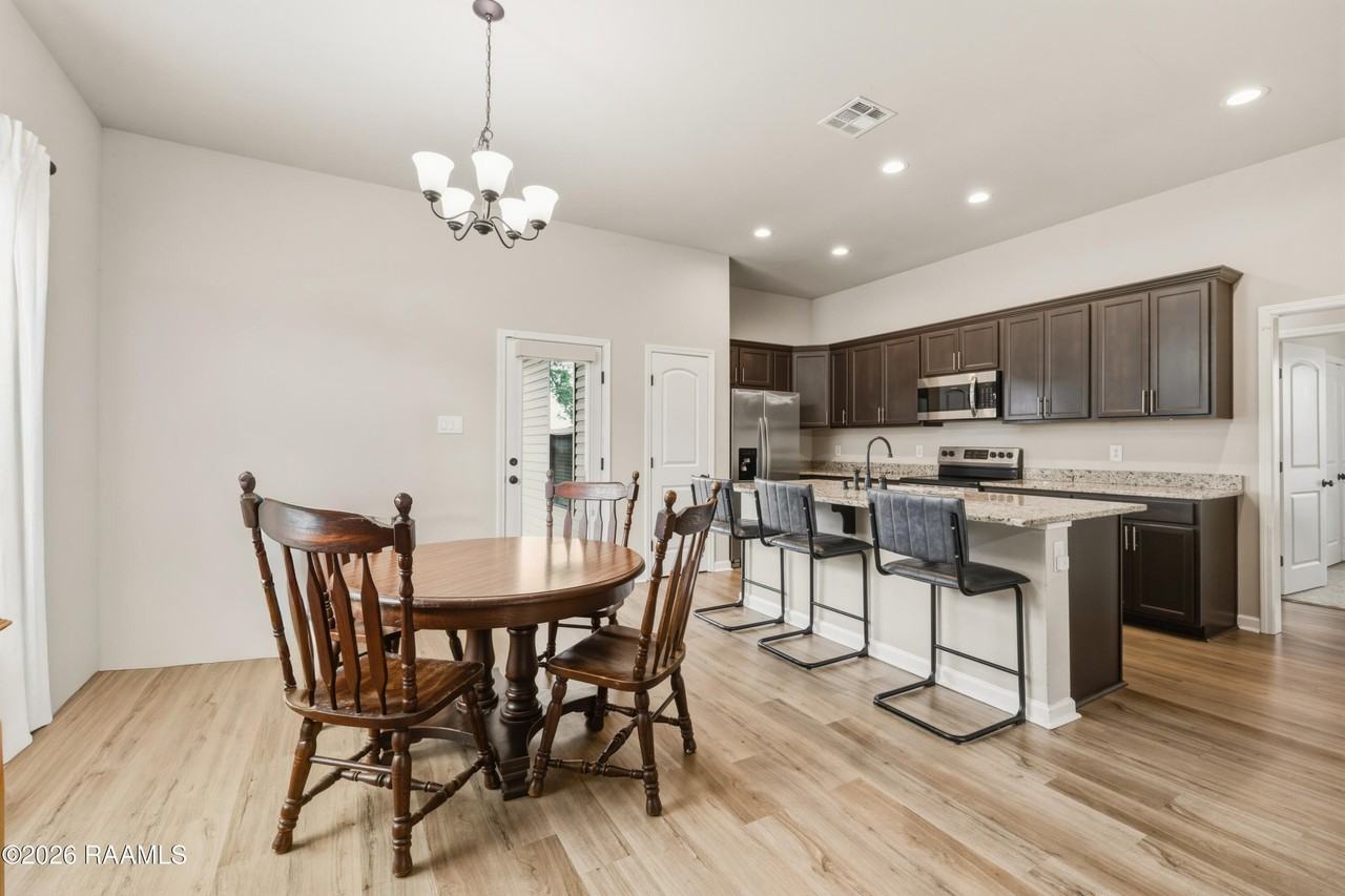 121 Gentle Crescent Ln - Photo 4 of 11