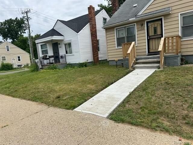 19260 Bloom St - Photo 3 of 9