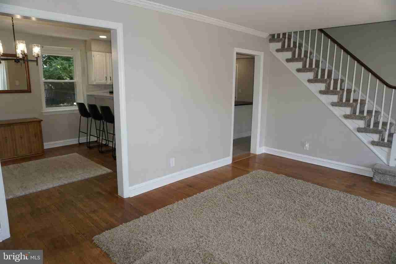 309 Stonehurst Dr - Photo 4 of 29