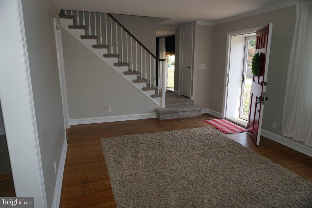 309 Stonehurst Dr - Photo 5 of 29