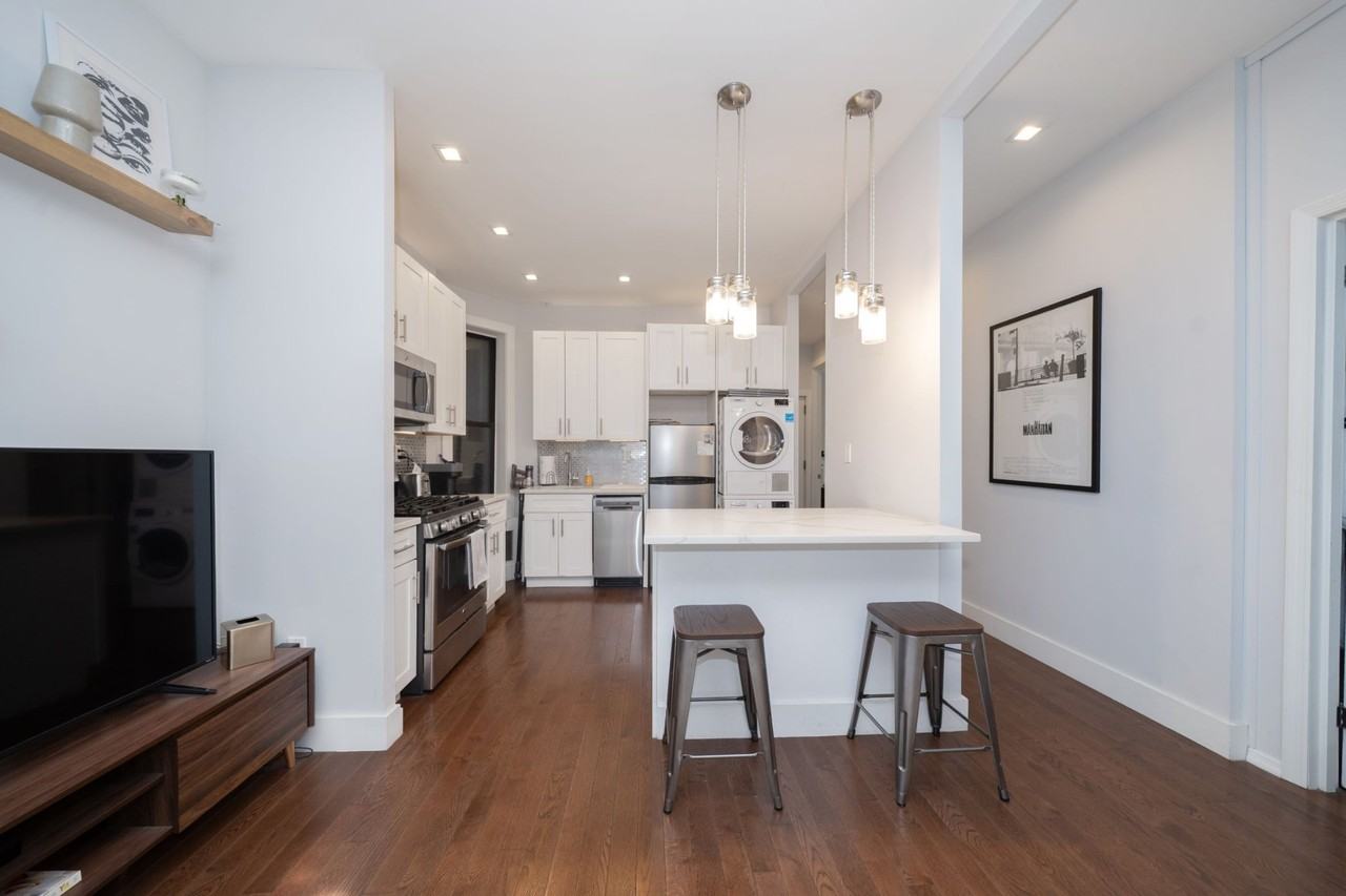 798 9th Ave #2R - Photo 3 of 12