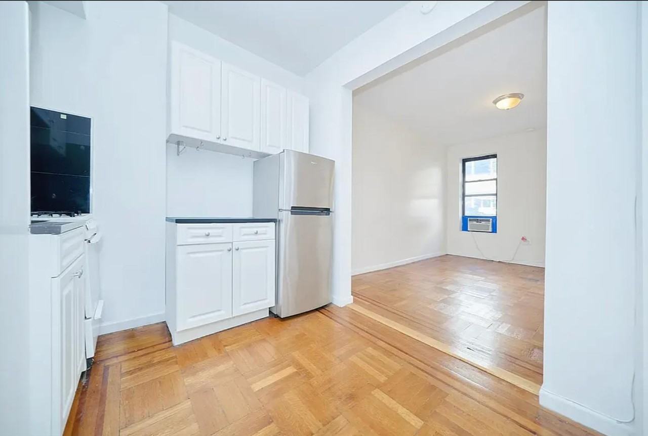 223 E 58th St #3B - Photo 4 of 8