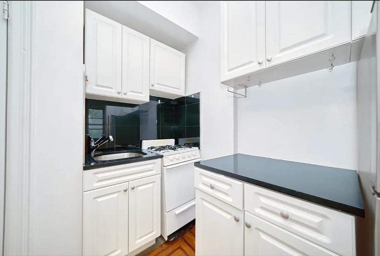 223 E 58th St #3B - Photo 6 of 8