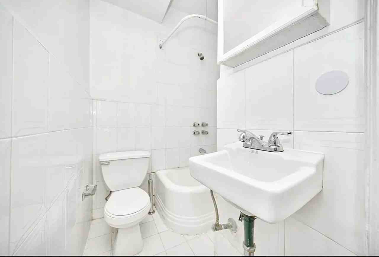 223 E 58th St #3B - Photo 7 of 8
