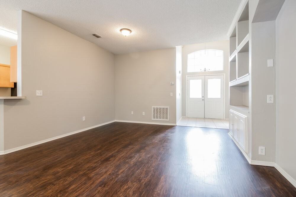 1136 Cherry Valley Way - Photo 4 of 16