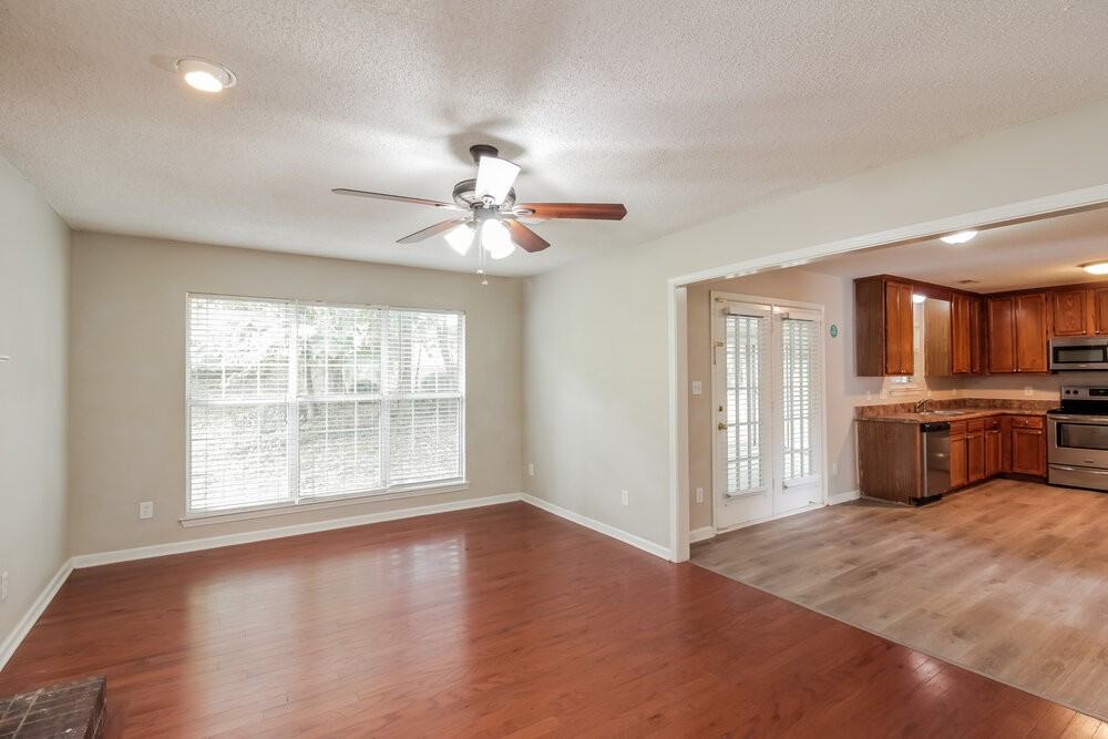 8433 Woodford Bridge Dr - Photo 5 of 17