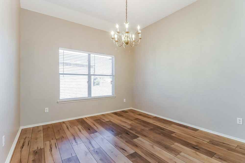 1082 Magnolia Ln - Photo 3 of 15