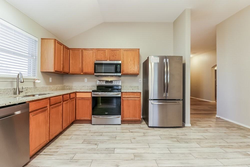 1082 Magnolia Ln - Photo 6 of 15