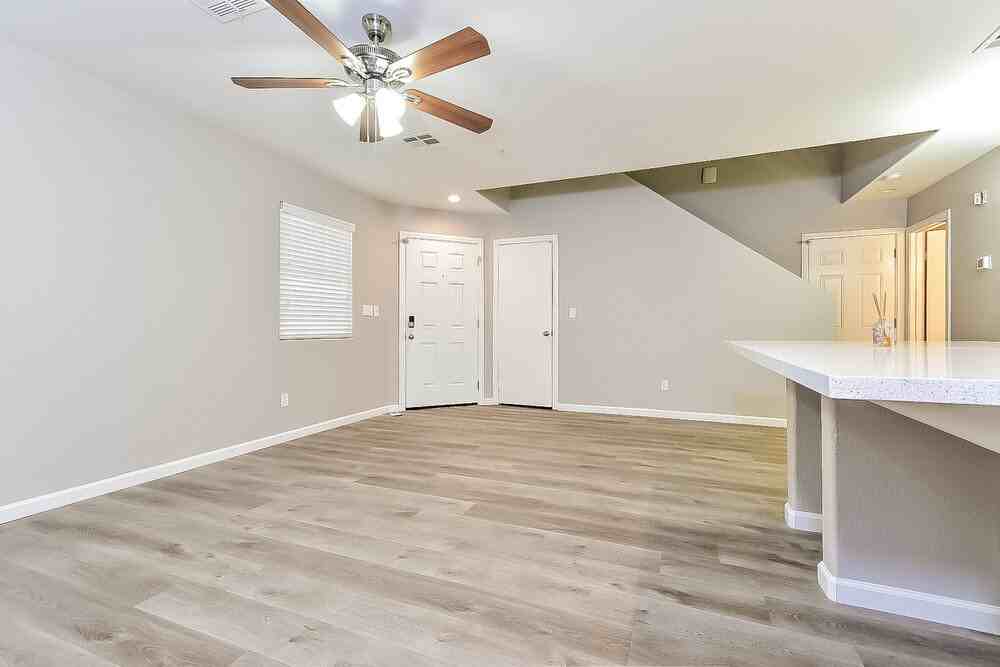3214 Sunrise Cove Ave - Photo 4 of 17
