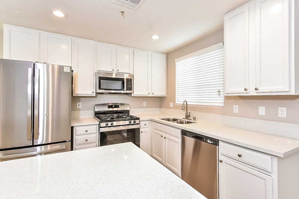 3214 Sunrise Cove Ave - Photo 6 of 17