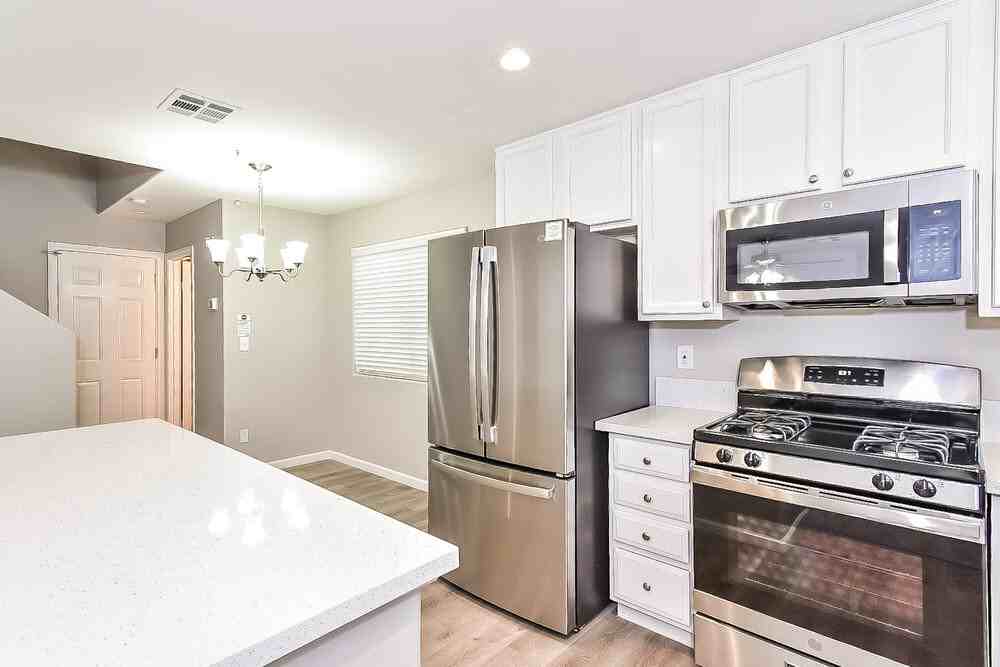 3214 Sunrise Cove Ave - Photo 7 of 17