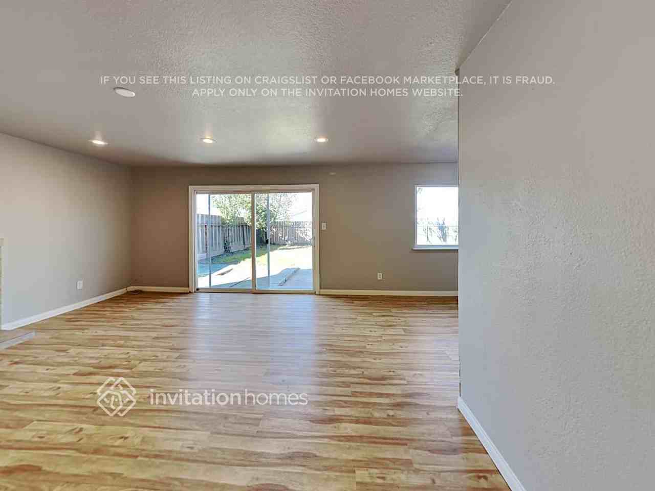 1104 Charles St - Photo 5 of 15