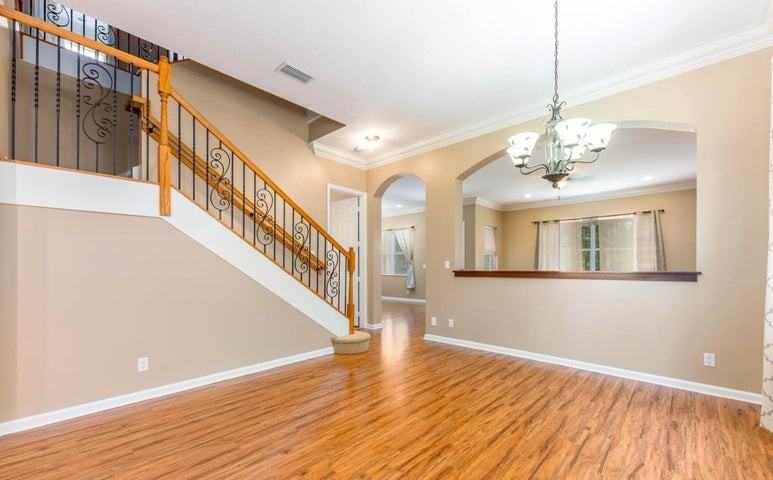1088 Grove Park Circle - Photo 4 of 8